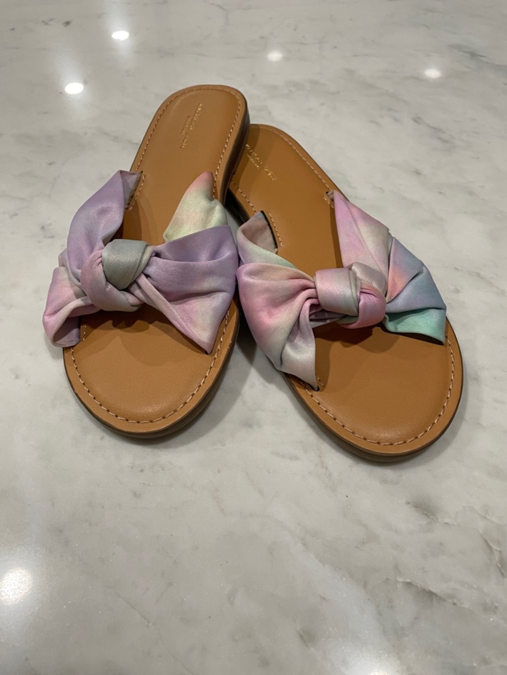 American Eagle Pastel Tie-Dye Bow Slide Sandals - Tan Footbed
NWOT